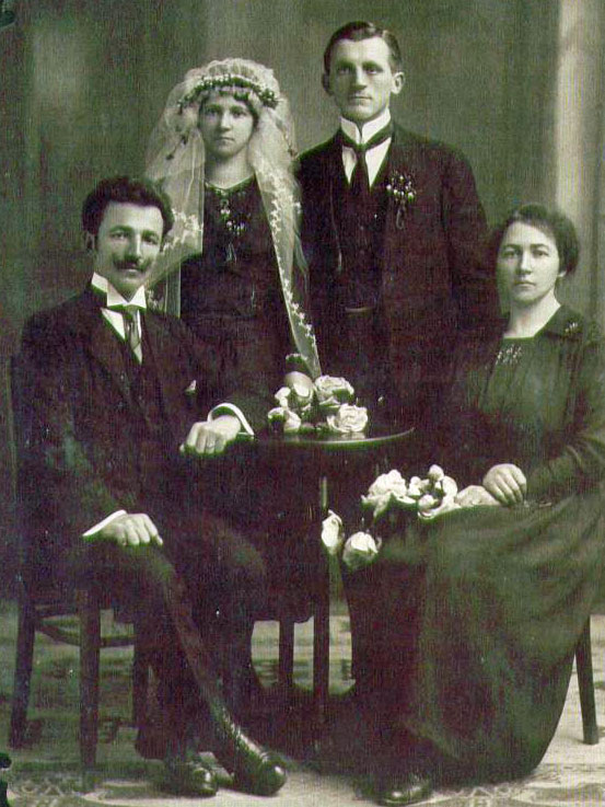 Emma, Anna, Erwin Jaggi in Switzerland  1918